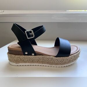 Soda Black Sandals